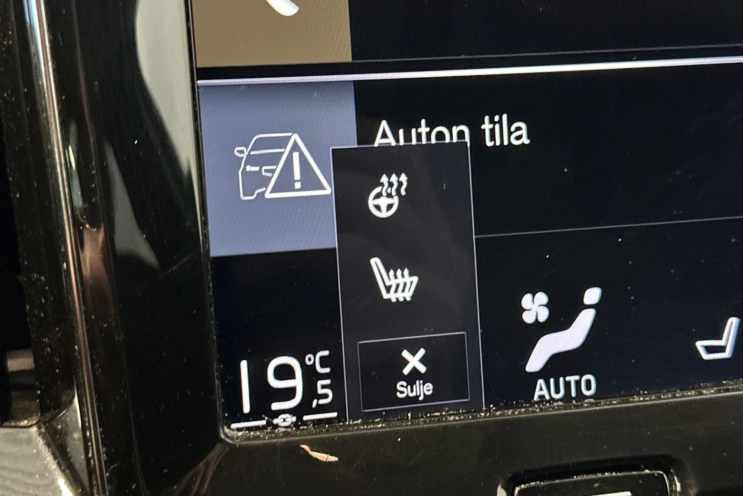 valkoinen Volvo V60 2020 kuva 18.