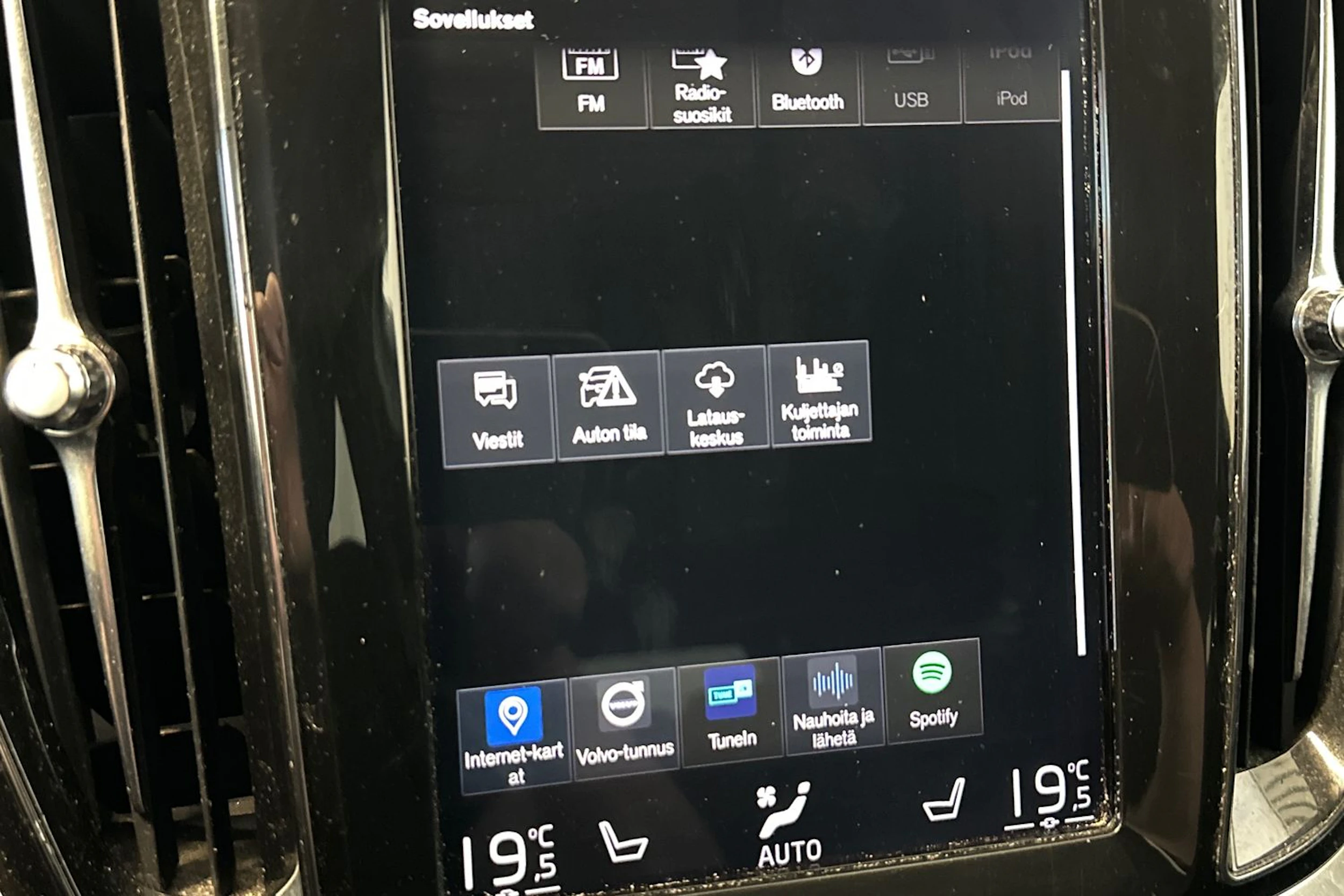 valkoinen Volvo V60 2020 kuva 20.