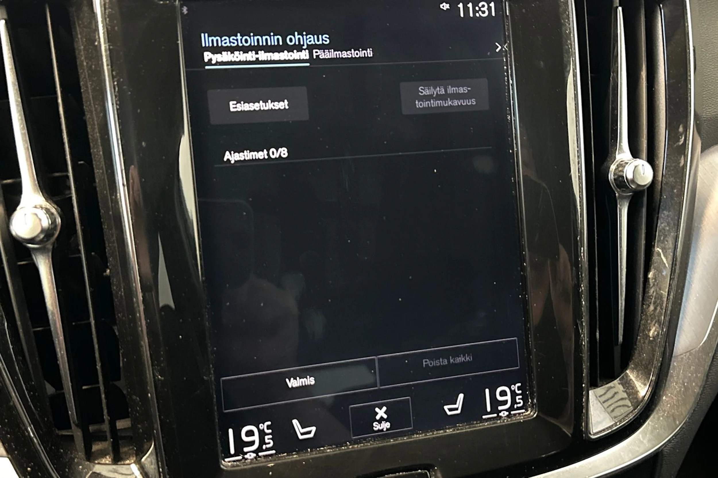 valkoinen Volvo V60 2020 kuva 21.