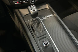 valkoinen Volvo V60 2020 kuva 24.