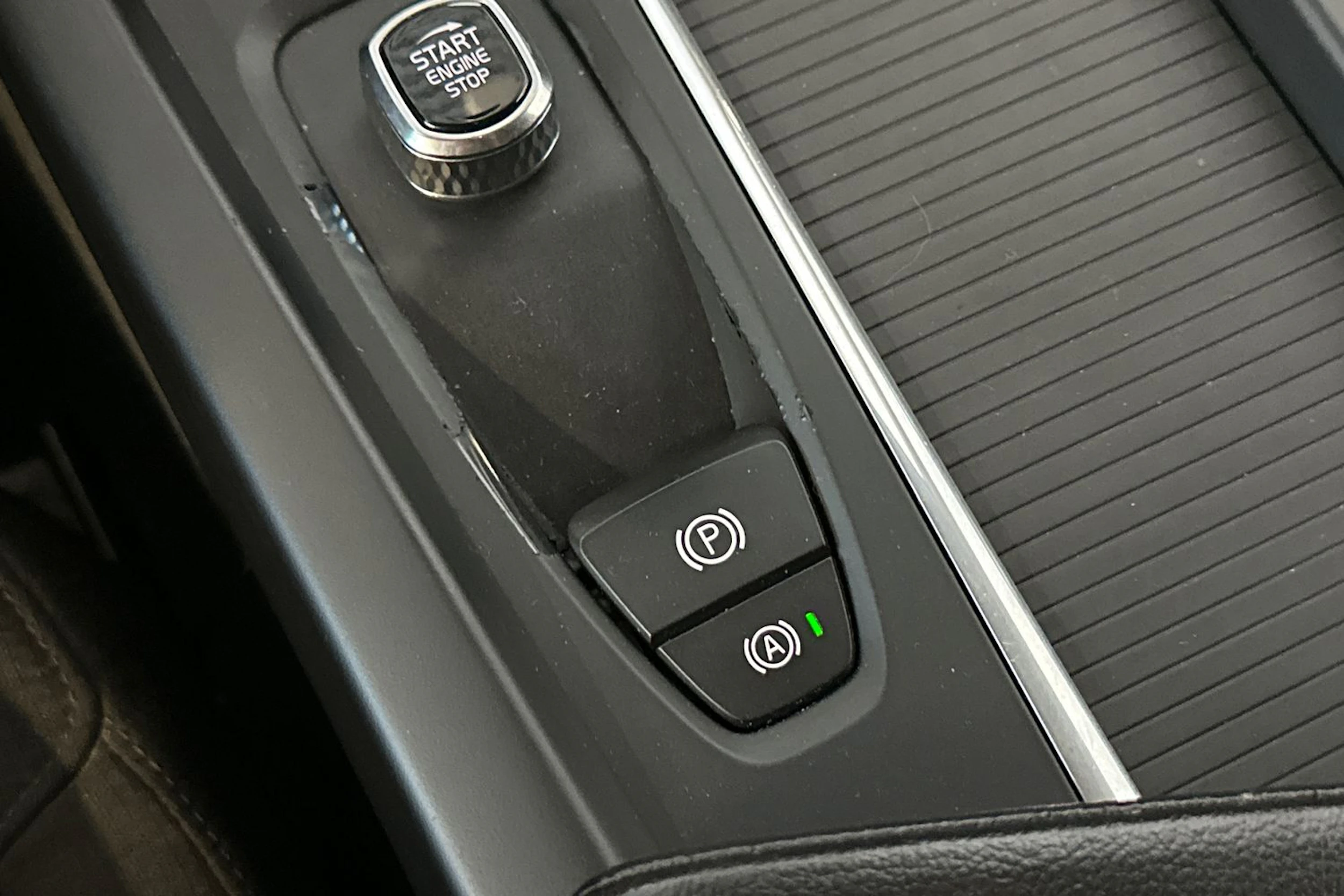 valkoinen Volvo V60 2020 kuva 25.