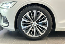 valkoinen Volvo V60 2020 kuva 29.