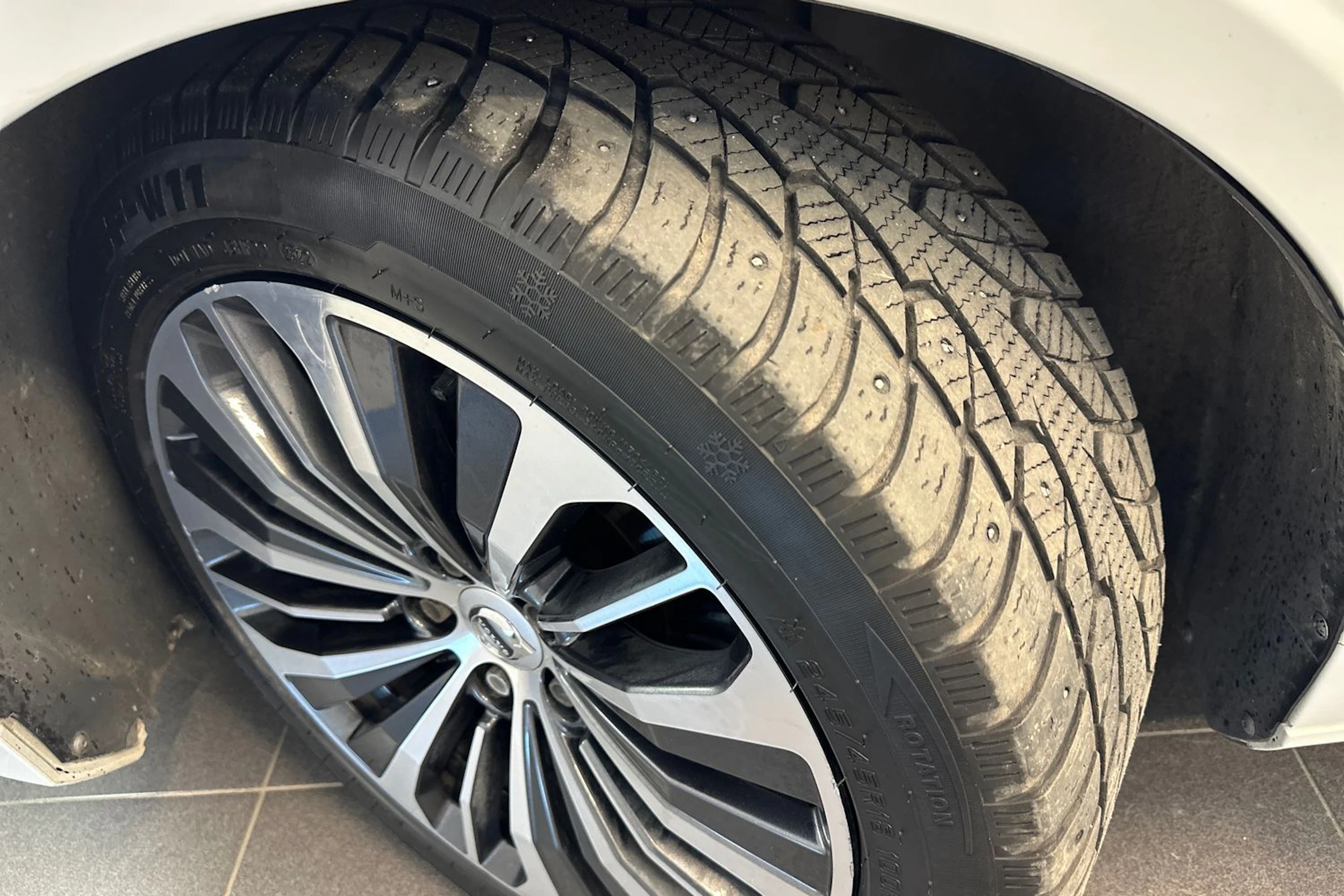 valkoinen Volvo V60 2020 kuva 30.