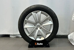 valkoinen Volvo V60 2020 kuva 31.