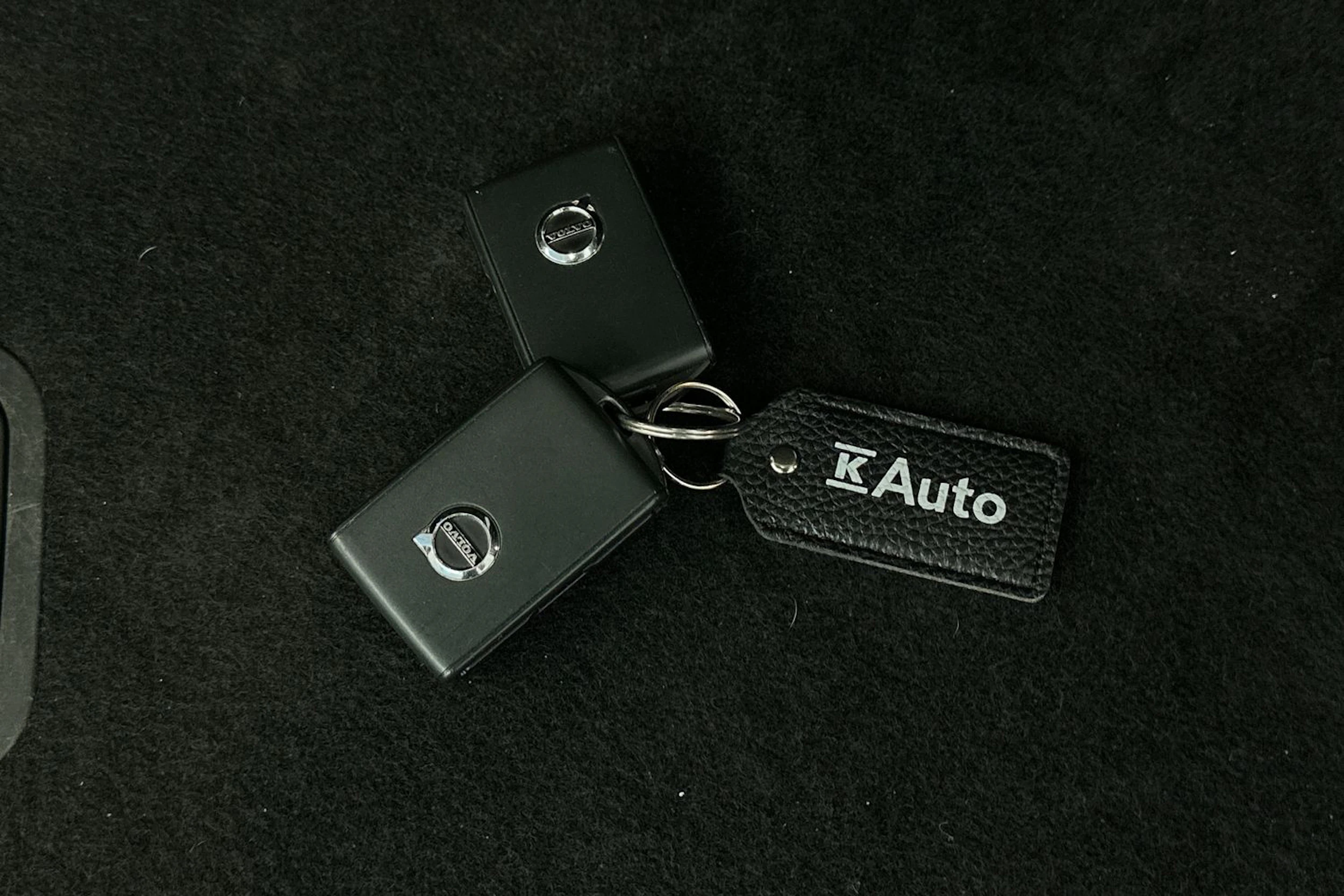 valkoinen Volvo V60 2020 kuva 33.