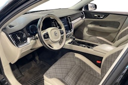 Musta Volvo V60 2019 kuva 3.