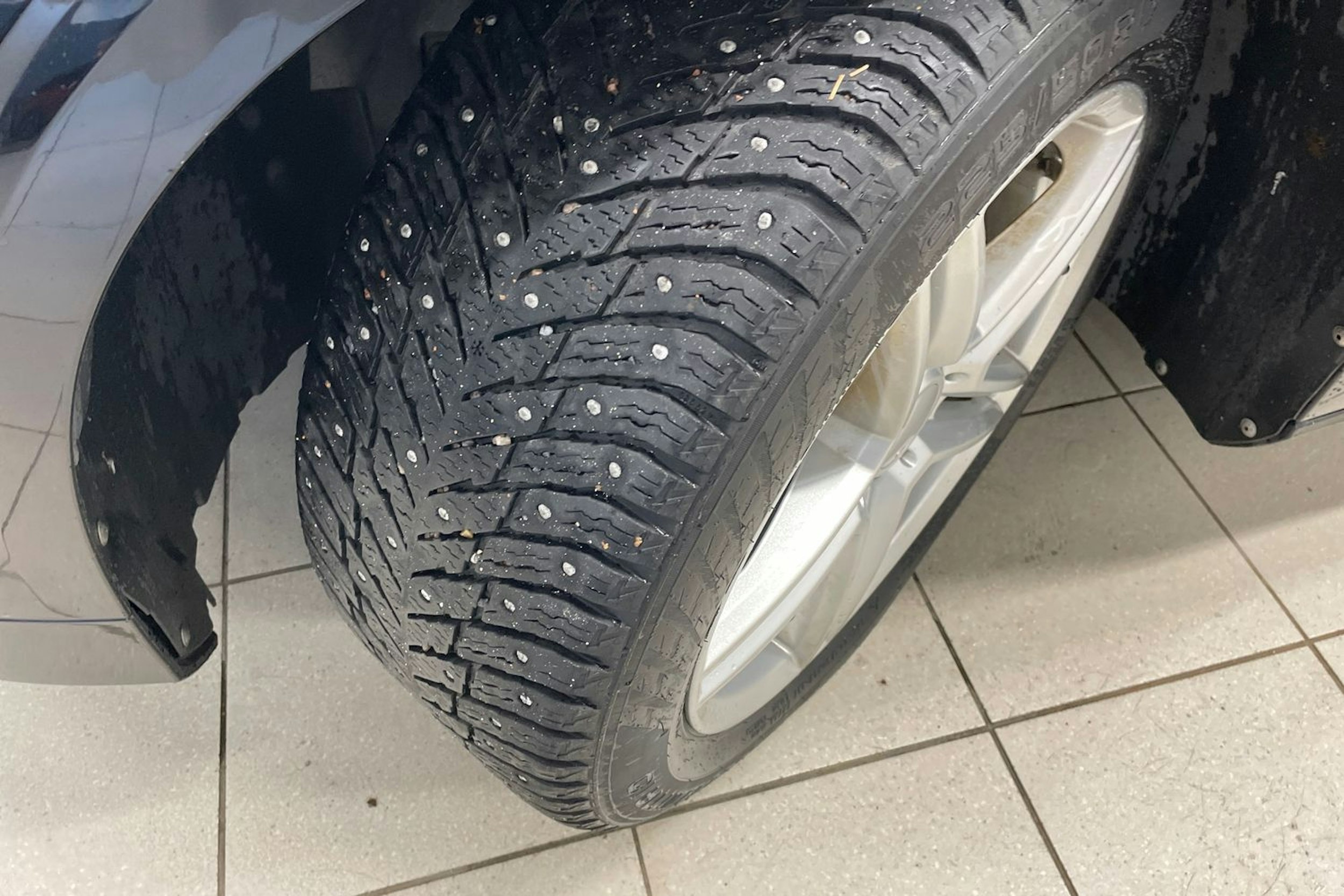 Musta Volvo V60 2019 kuva 10.