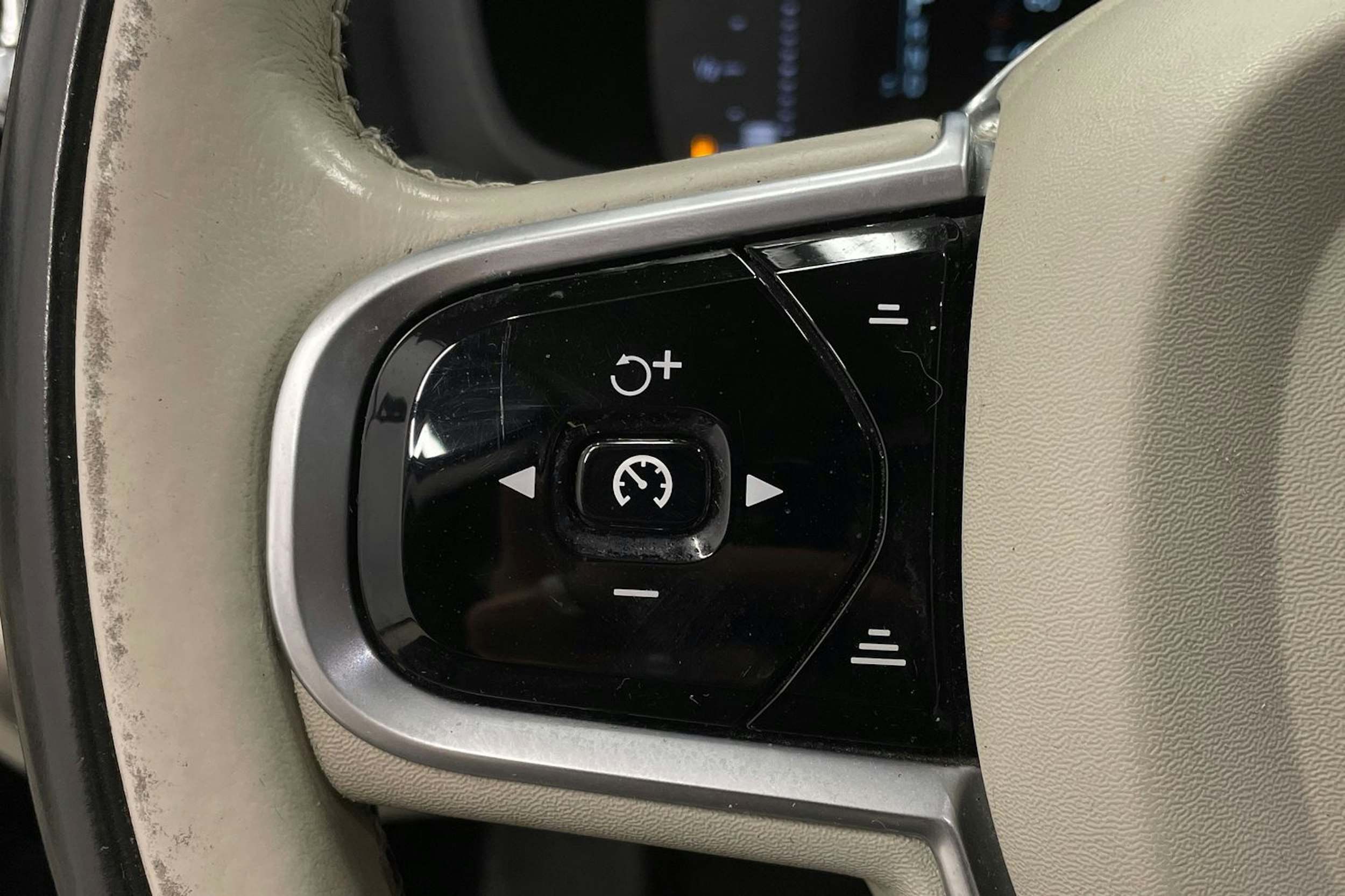 Musta Volvo V60 2019 kuva 14.