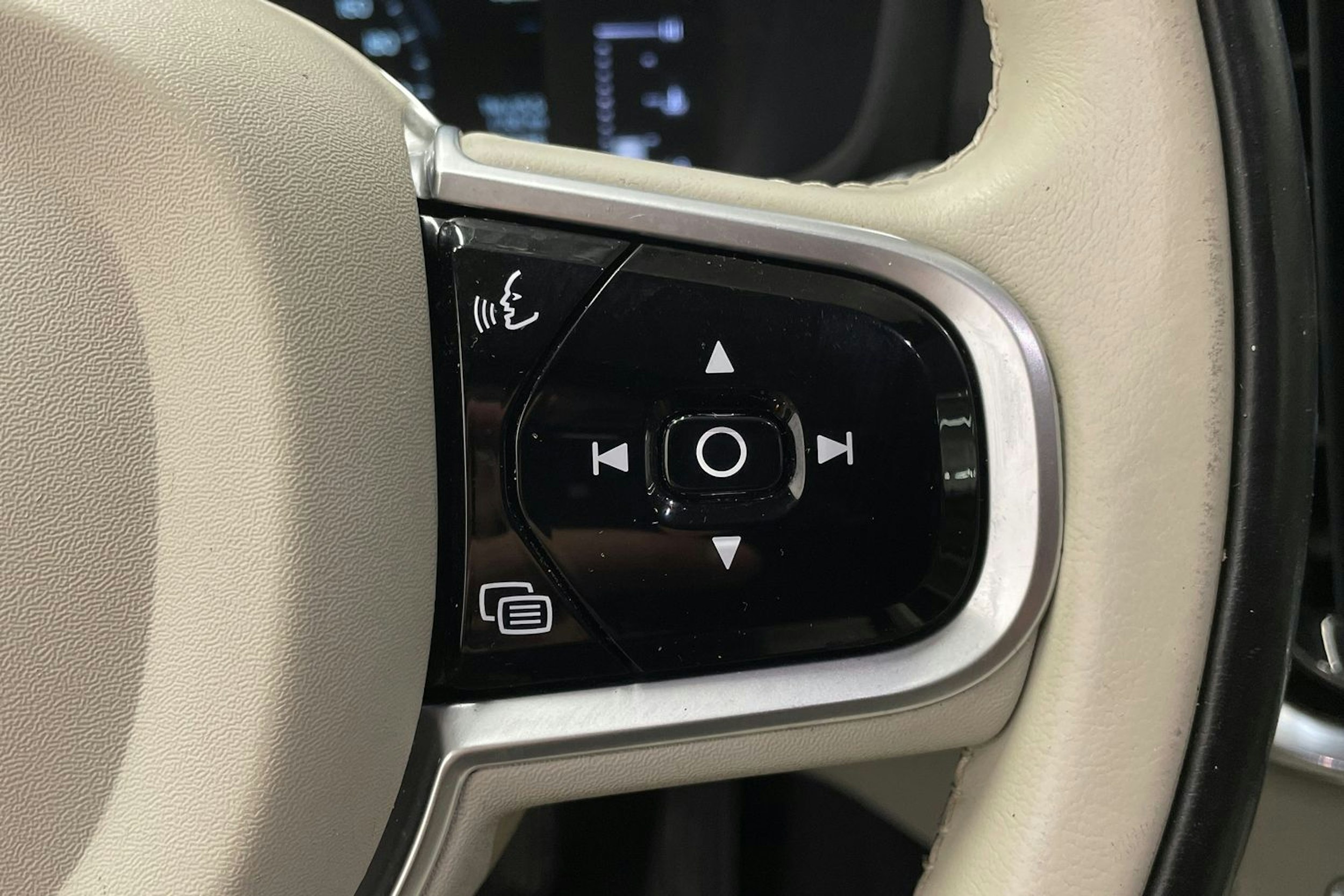 Musta Volvo V60 2019 kuva 15.