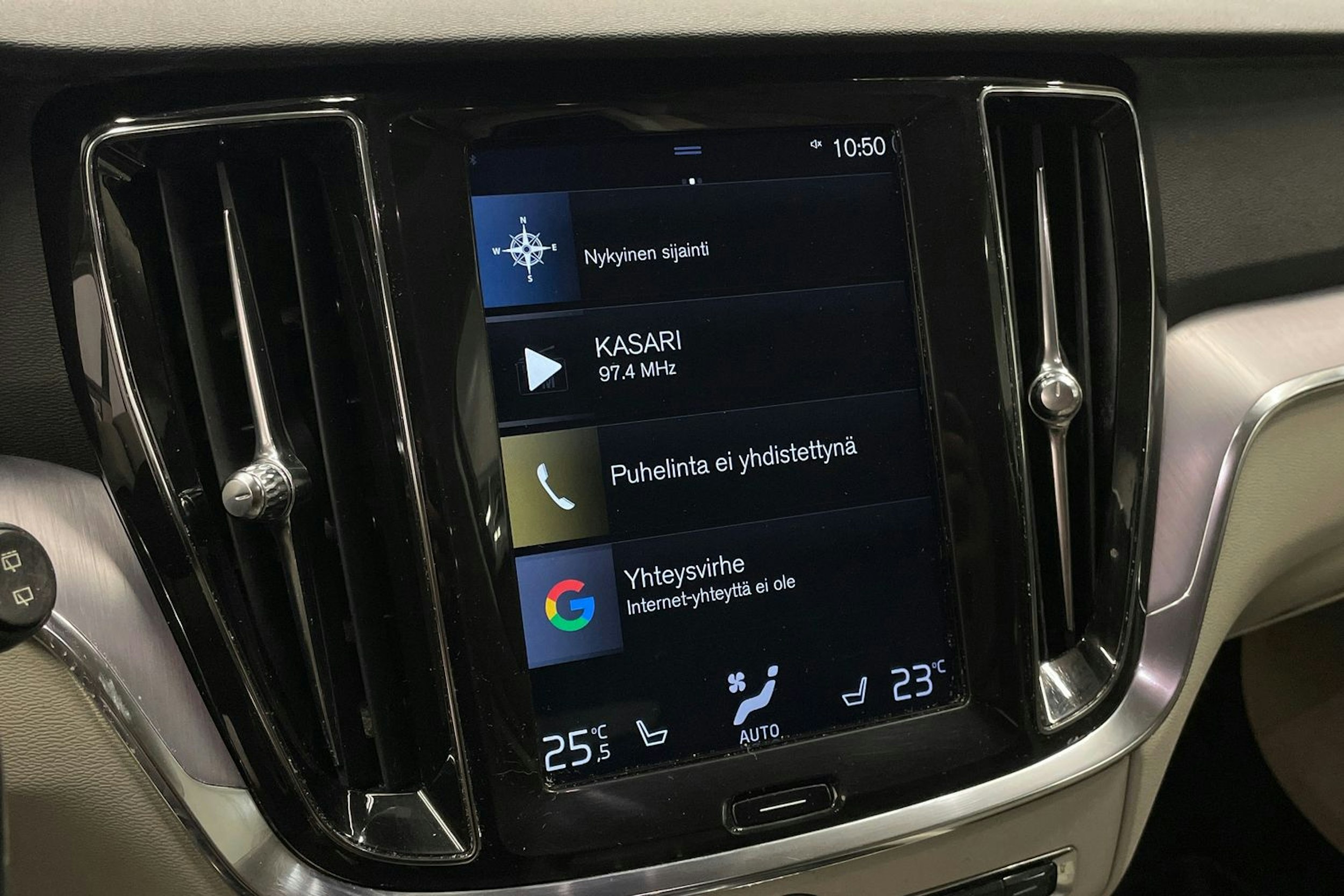 Musta Volvo V60 2019 kuva 17.