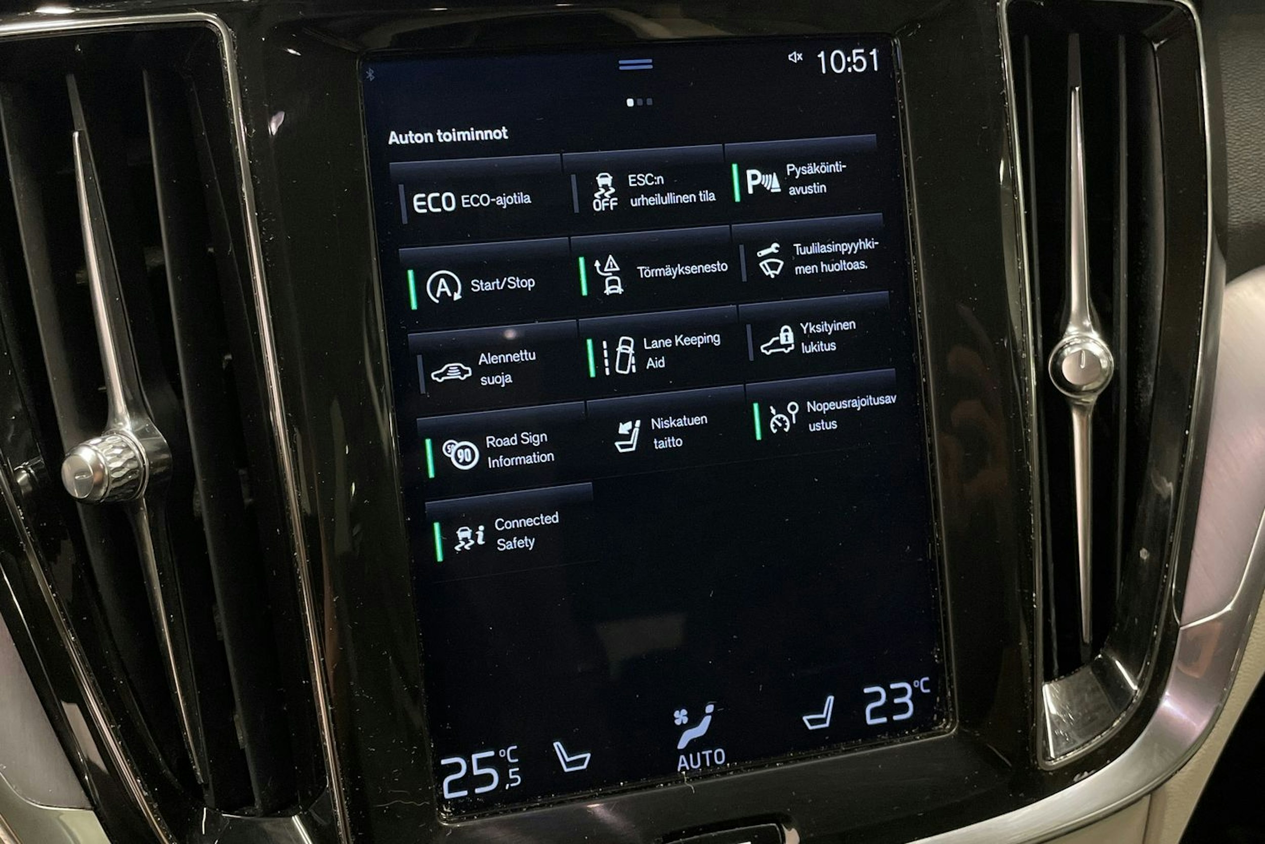 Musta Volvo V60 2019 kuva 18.