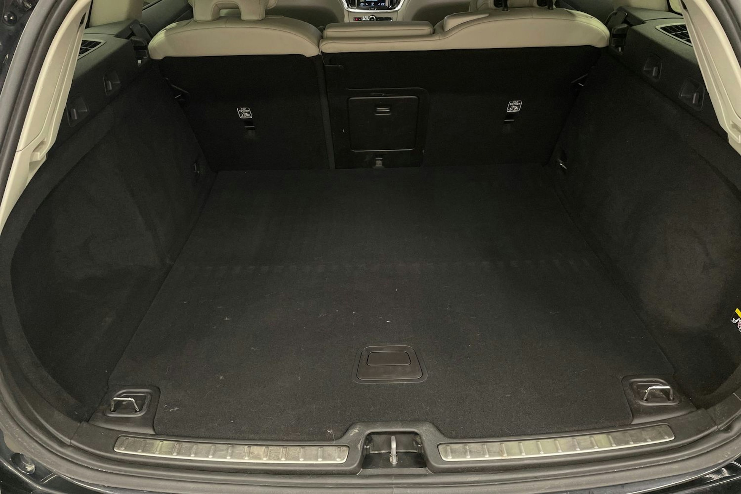 Musta Volvo V60 2019 kuva 20.