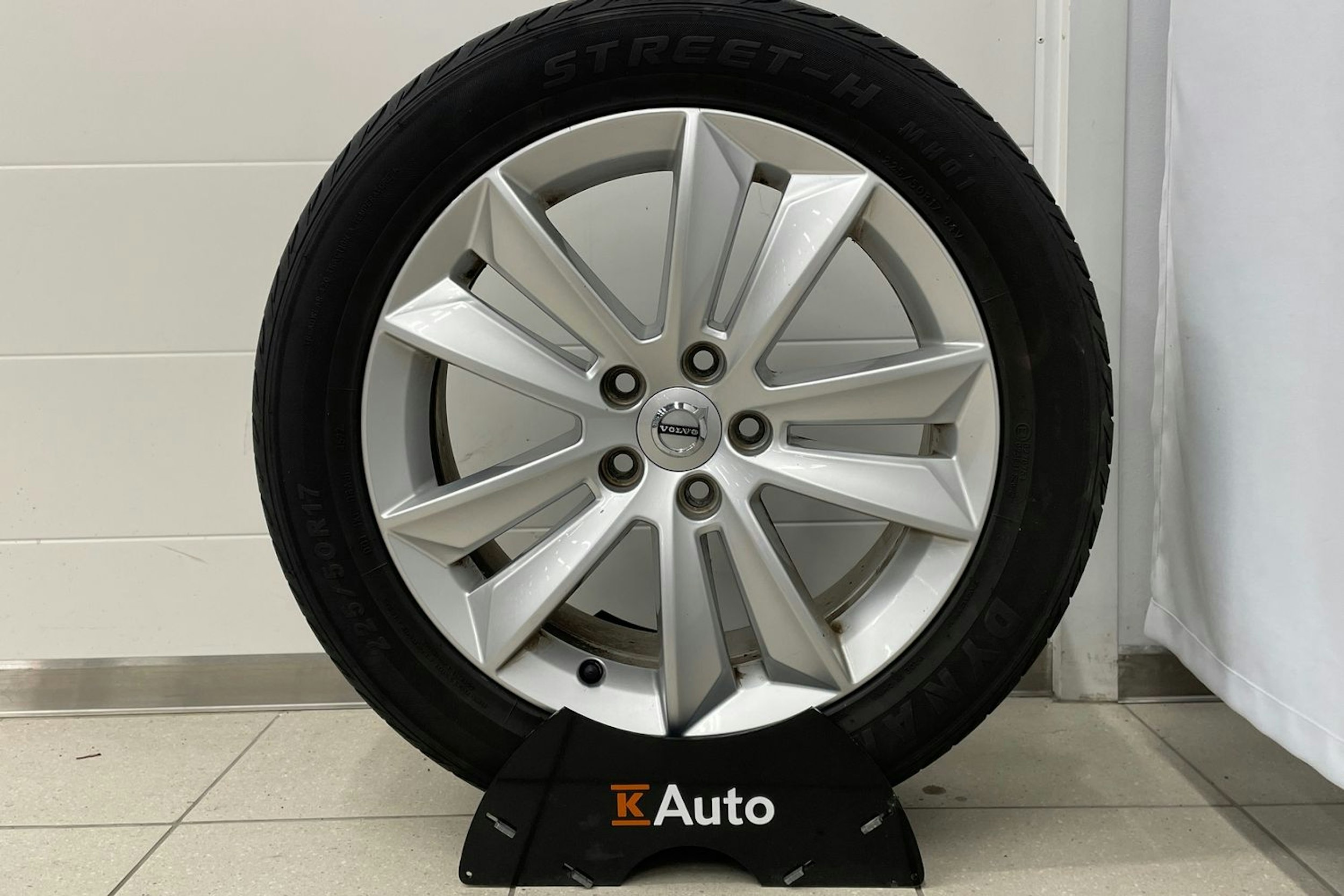 Musta Volvo V60 2019 kuva 21.