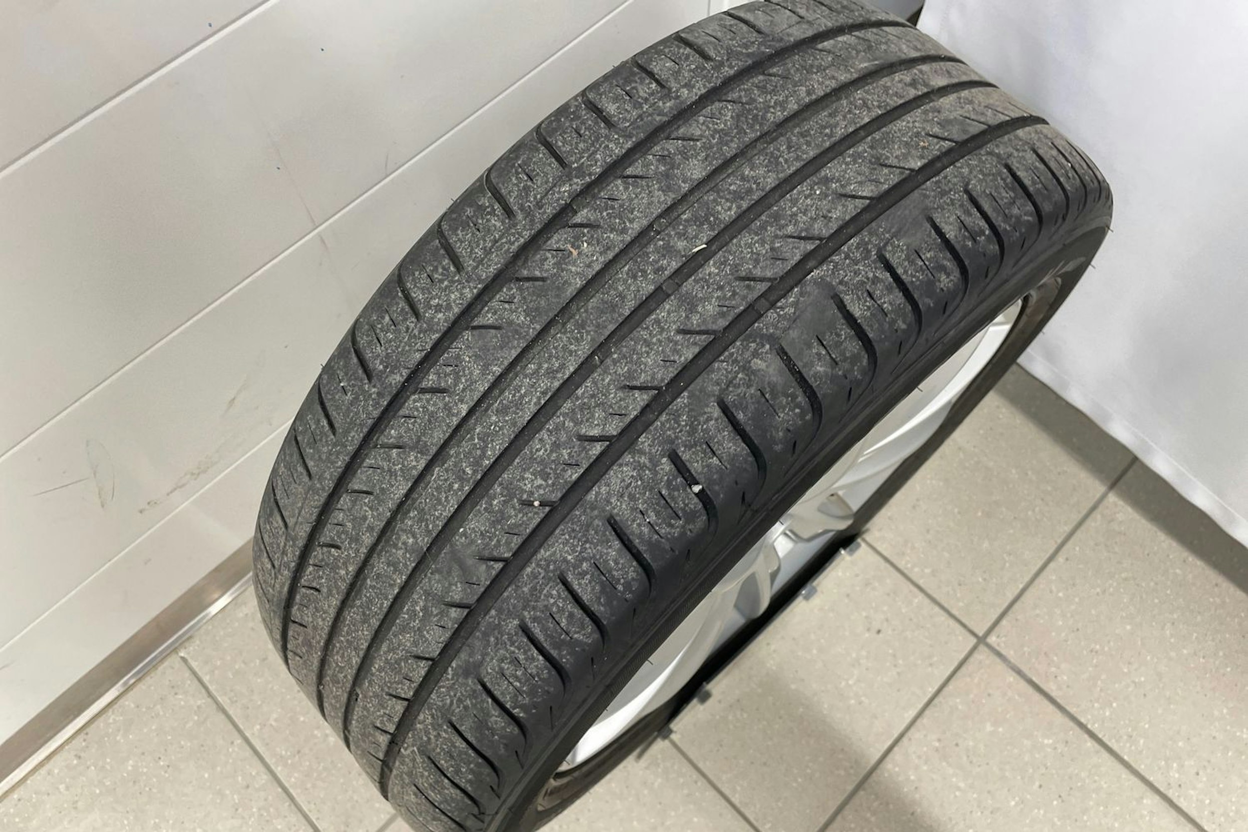 Musta Volvo V60 2019 kuva 22.