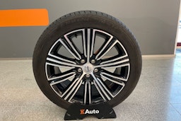 Valkoinen Volvo V60 2019 kuva 13.