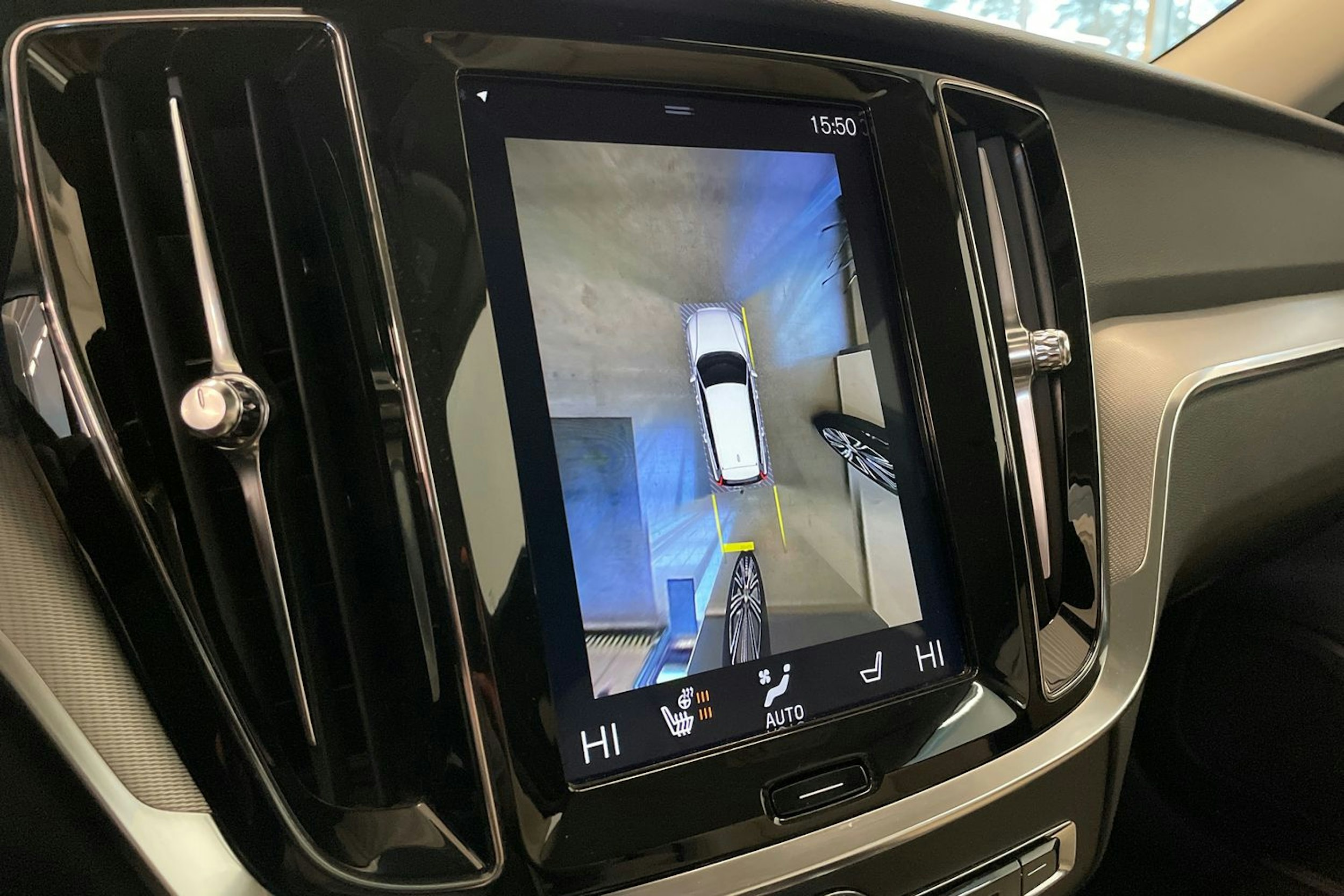 Valkoinen Volvo V60 2019 kuva 20.