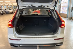 Valkoinen Volvo V60 2019 kuva 22.