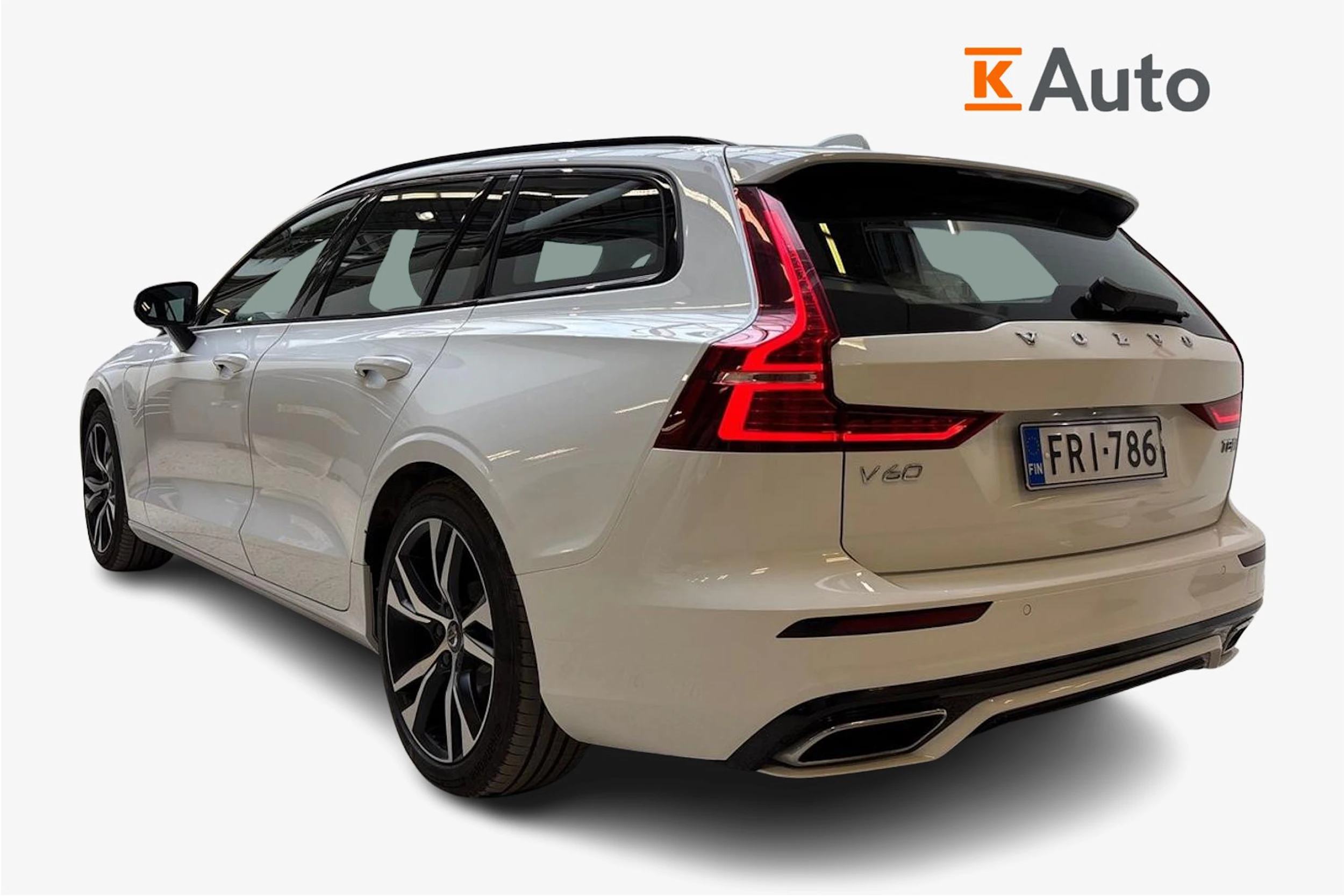 valkoinen Volvo V60 2019 kuva 2.