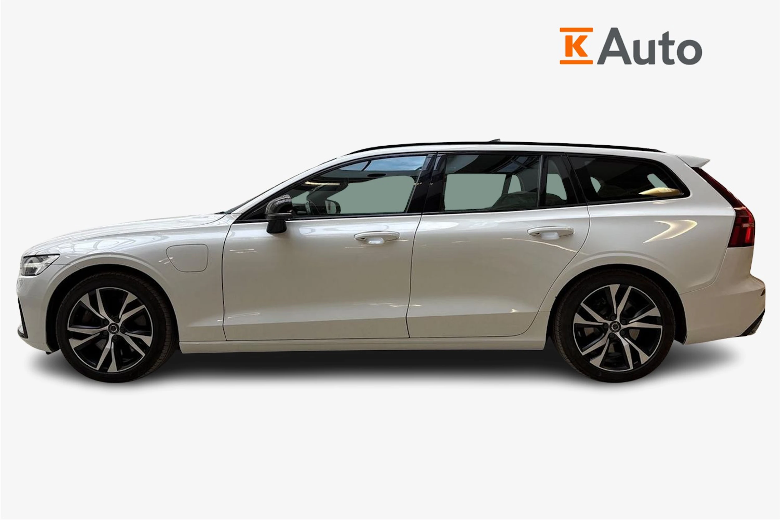 valkoinen Volvo V60 2019 kuva 5.