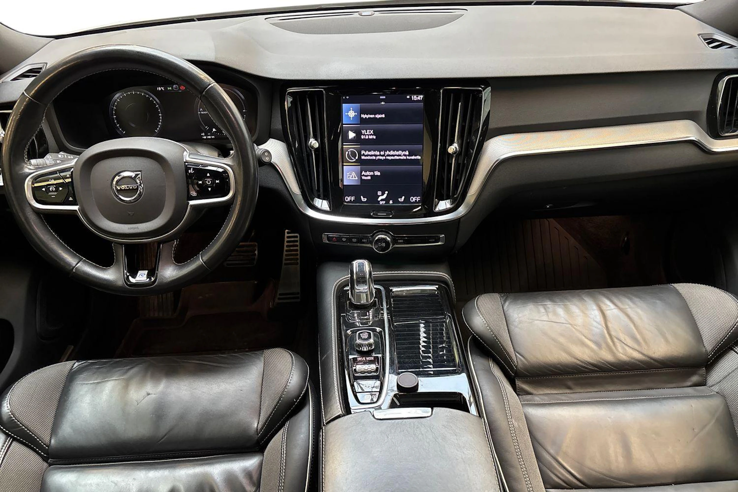 valkoinen Volvo V60 2019 kuva 7.