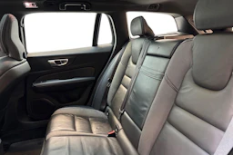 valkoinen Volvo V60 2019 kuva 8.