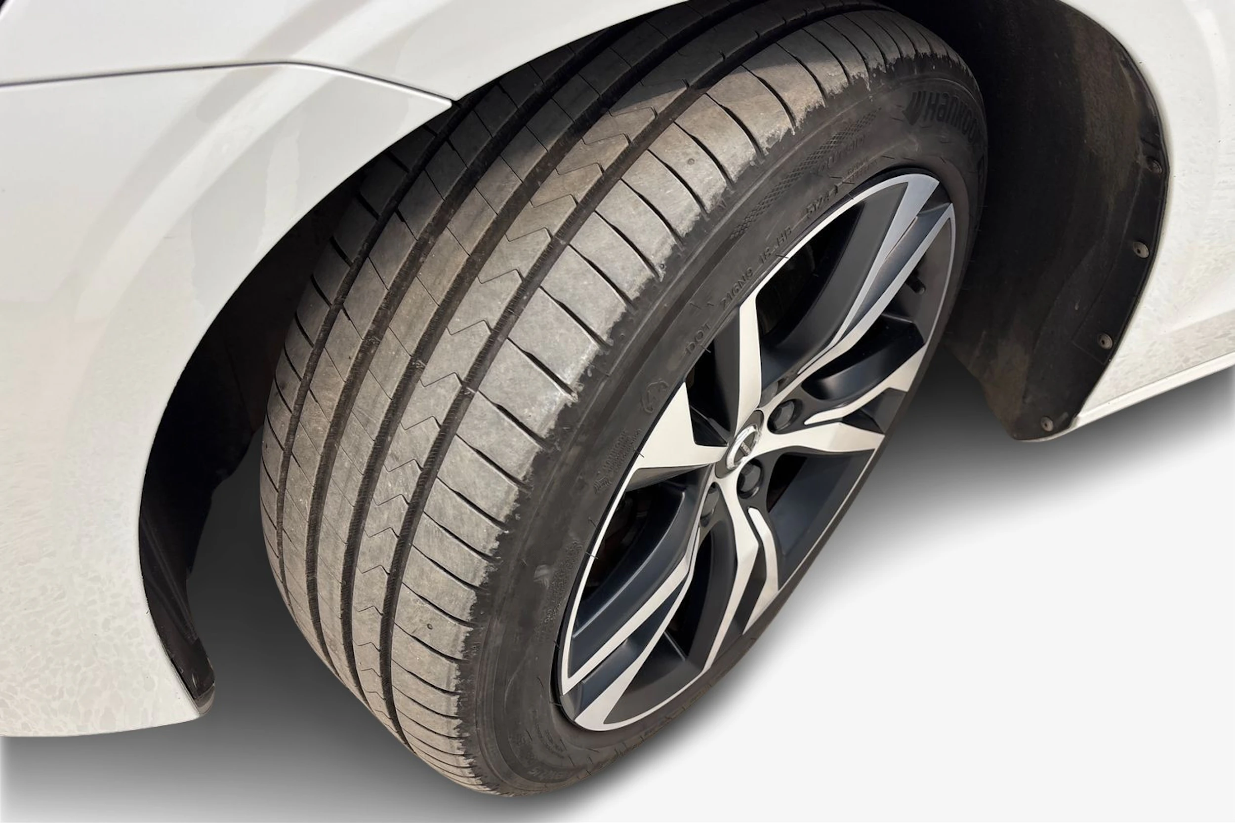 valkoinen Volvo V60 2019 kuva 9.