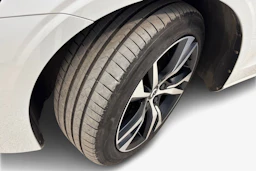 valkoinen Volvo V60 2019 kuva 9.