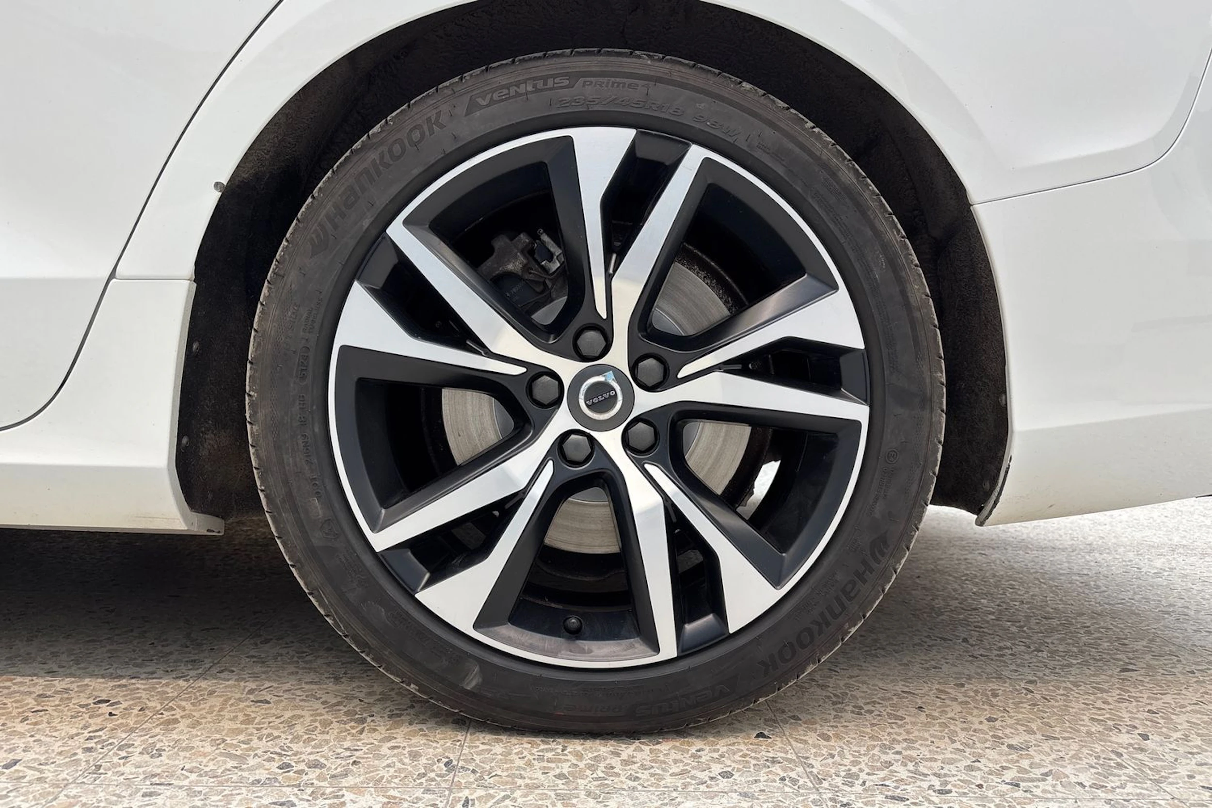 valkoinen Volvo V60 2019 kuva 10.