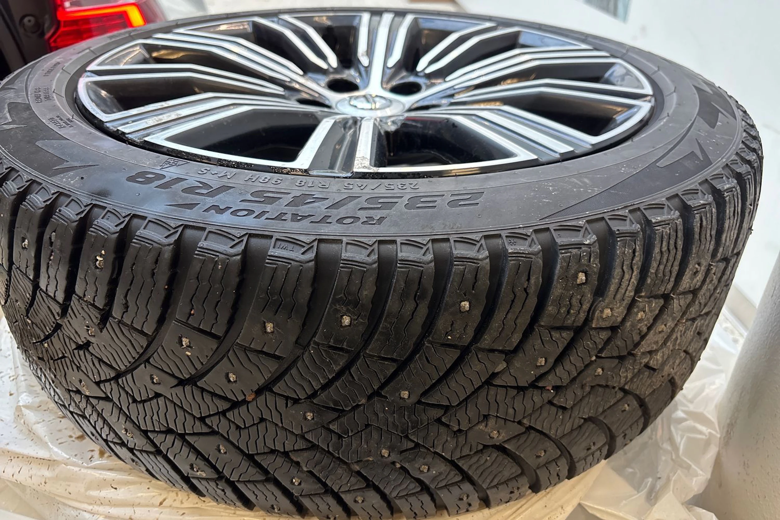 valkoinen Volvo V60 2019 kuva 11.