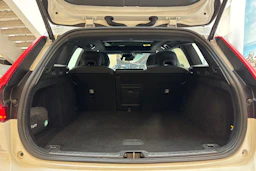 valkoinen Volvo V60 2019 kuva 12.