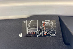 valkoinen Volvo V60 2019 kuva 14.