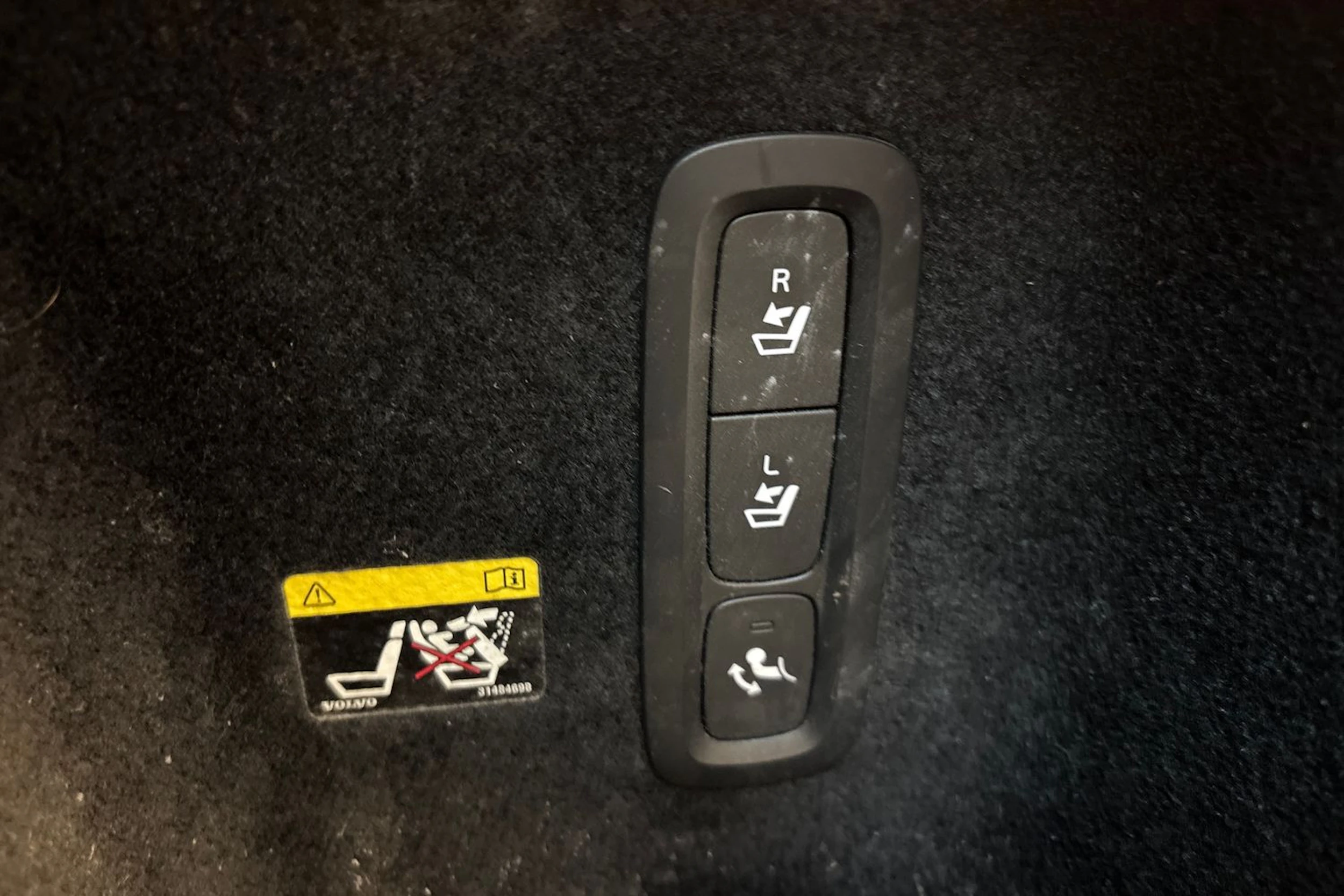 valkoinen Volvo V60 2019 kuva 15.