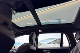 valkoinen Volvo V60 2019 kuva 17.