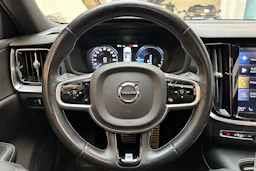 valkoinen Volvo V60 2019 kuva 21.