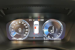 valkoinen Volvo V60 2019 kuva 22.