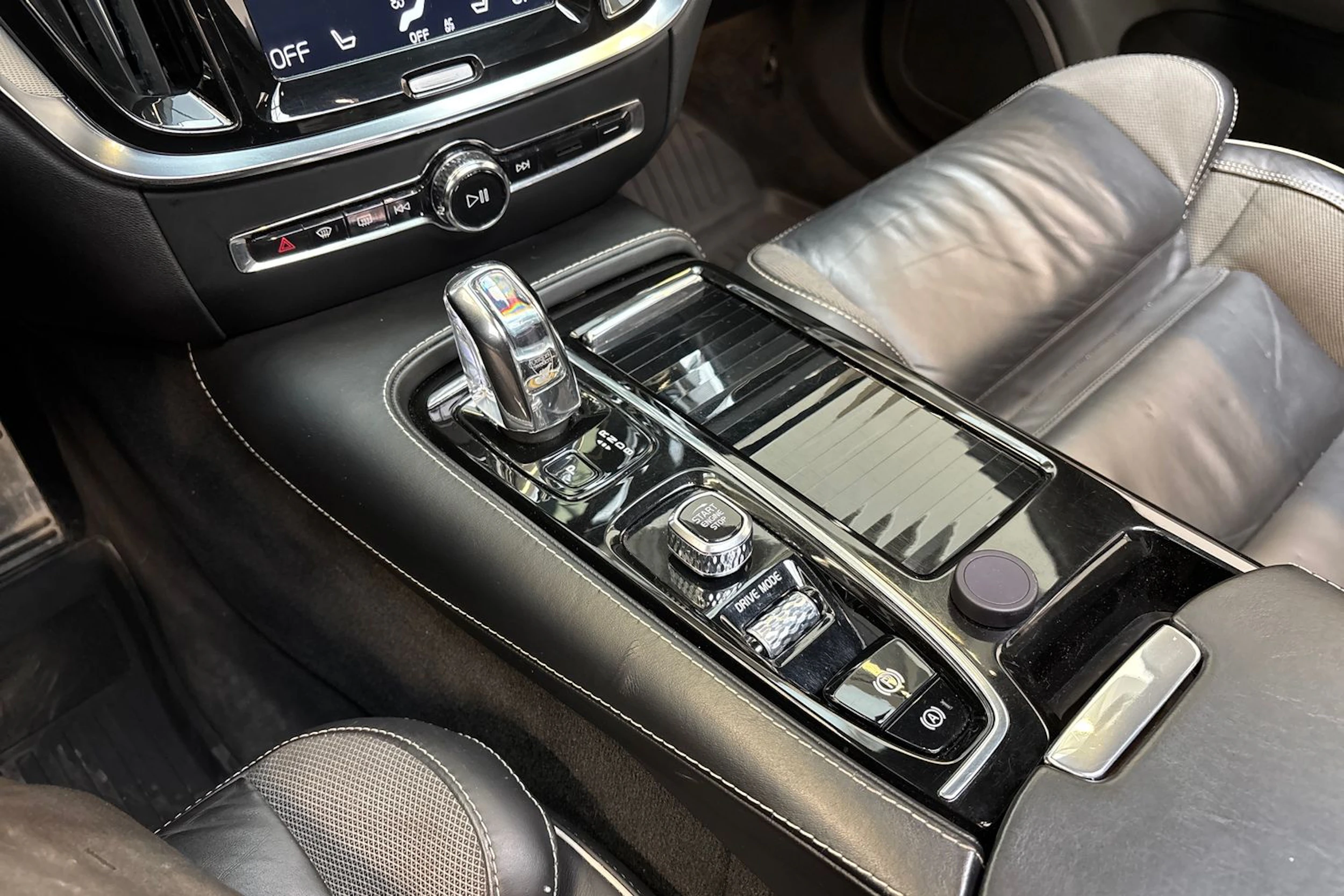 valkoinen Volvo V60 2019 kuva 24.