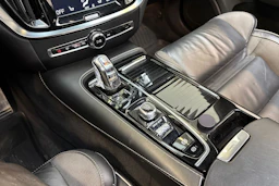 valkoinen Volvo V60 2019 kuva 24.