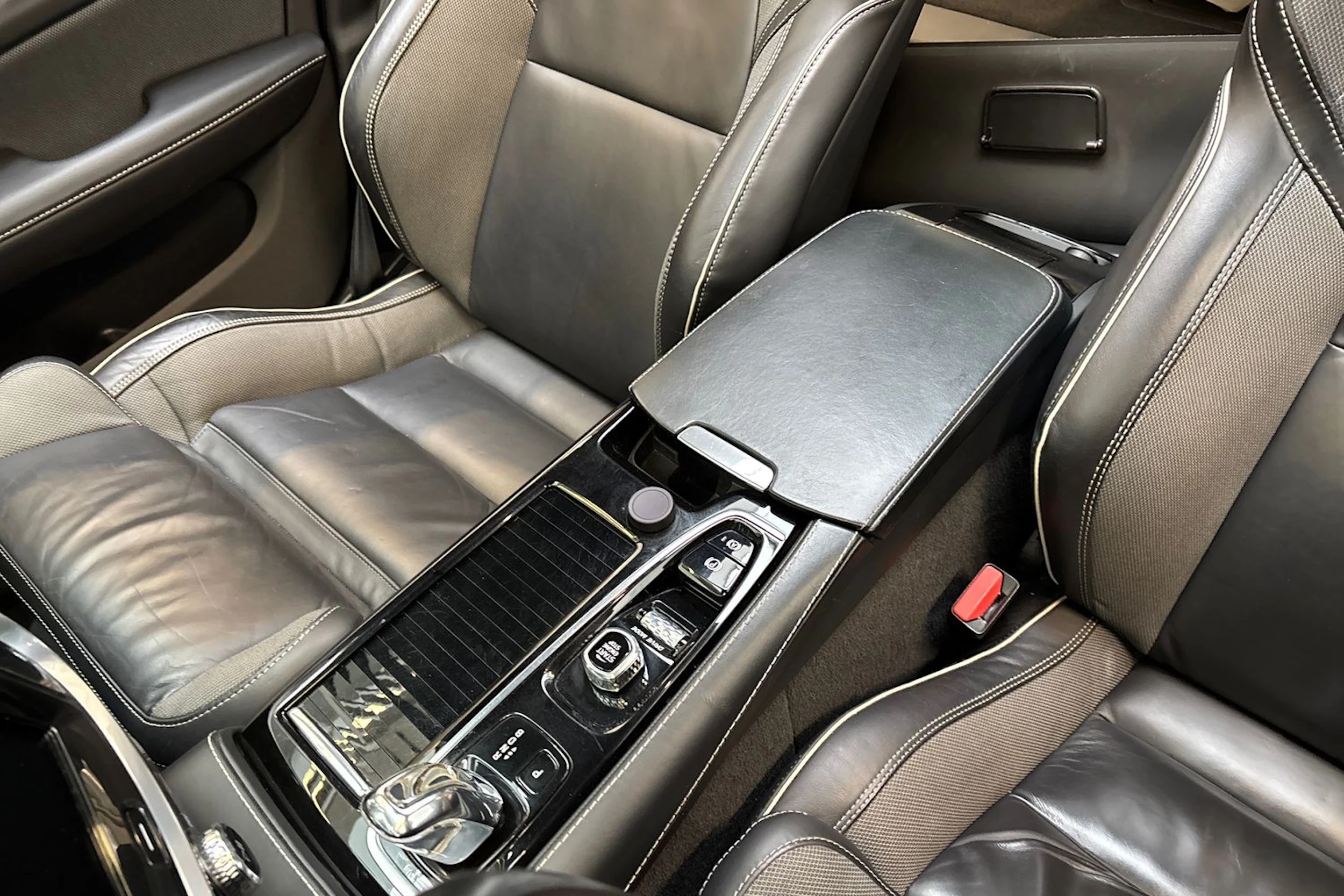 valkoinen Volvo V60 2019 kuva 25.