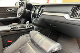 valkoinen Volvo V60 2019 kuva 26.