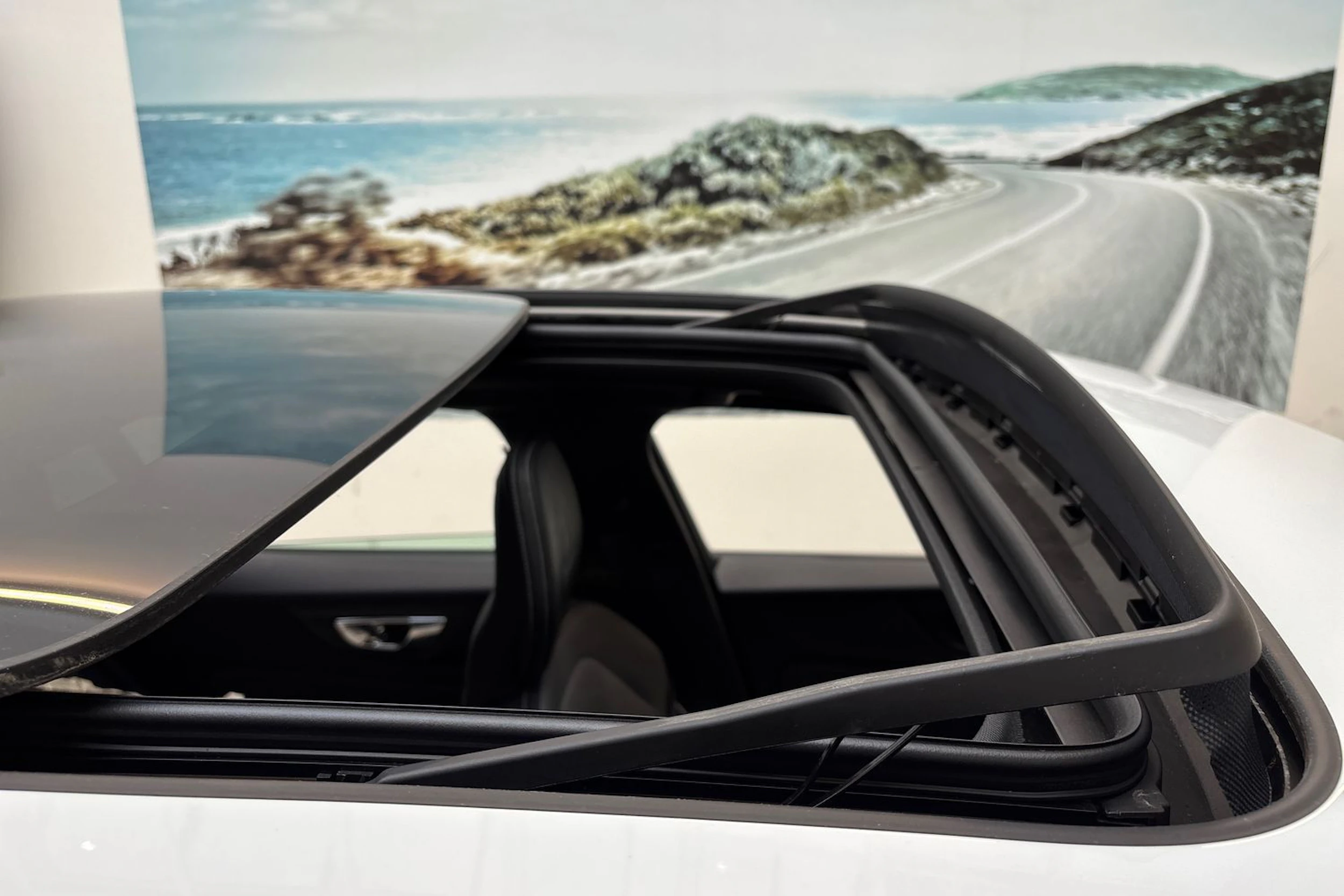 valkoinen Volvo V60 2019 kuva 27.