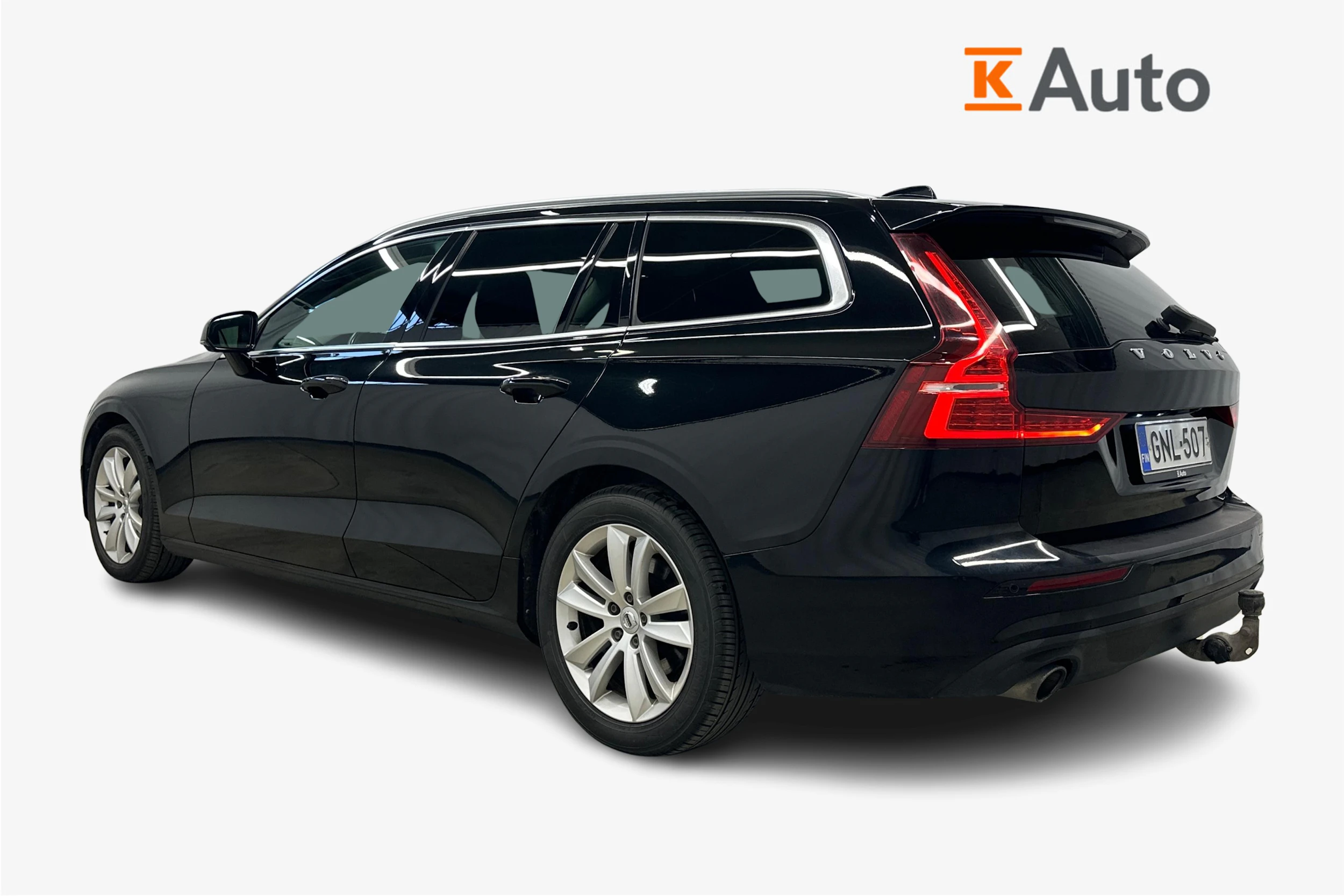 musta Volvo V60 2019 kuva 2.