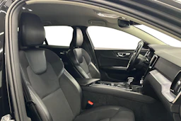 musta Volvo V60 2019 kuva 7.