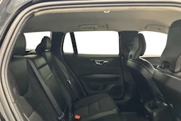 musta Volvo V60 2019 kuva 9.