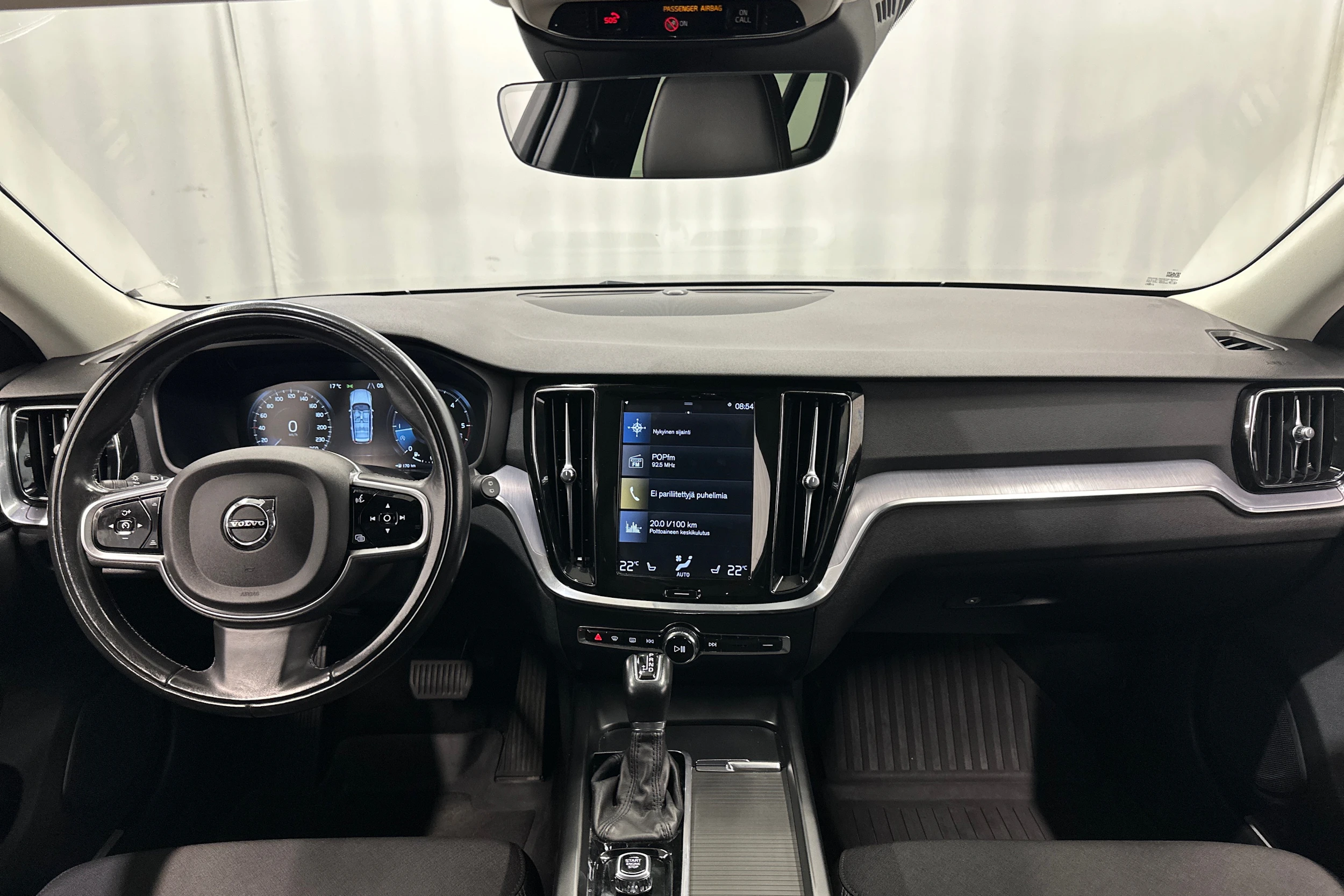 musta Volvo V60 2019 kuva 11.