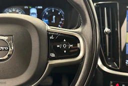 musta Volvo V60 2019 kuva 14.