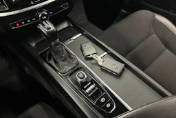 musta Volvo V60 2019 kuva 16.