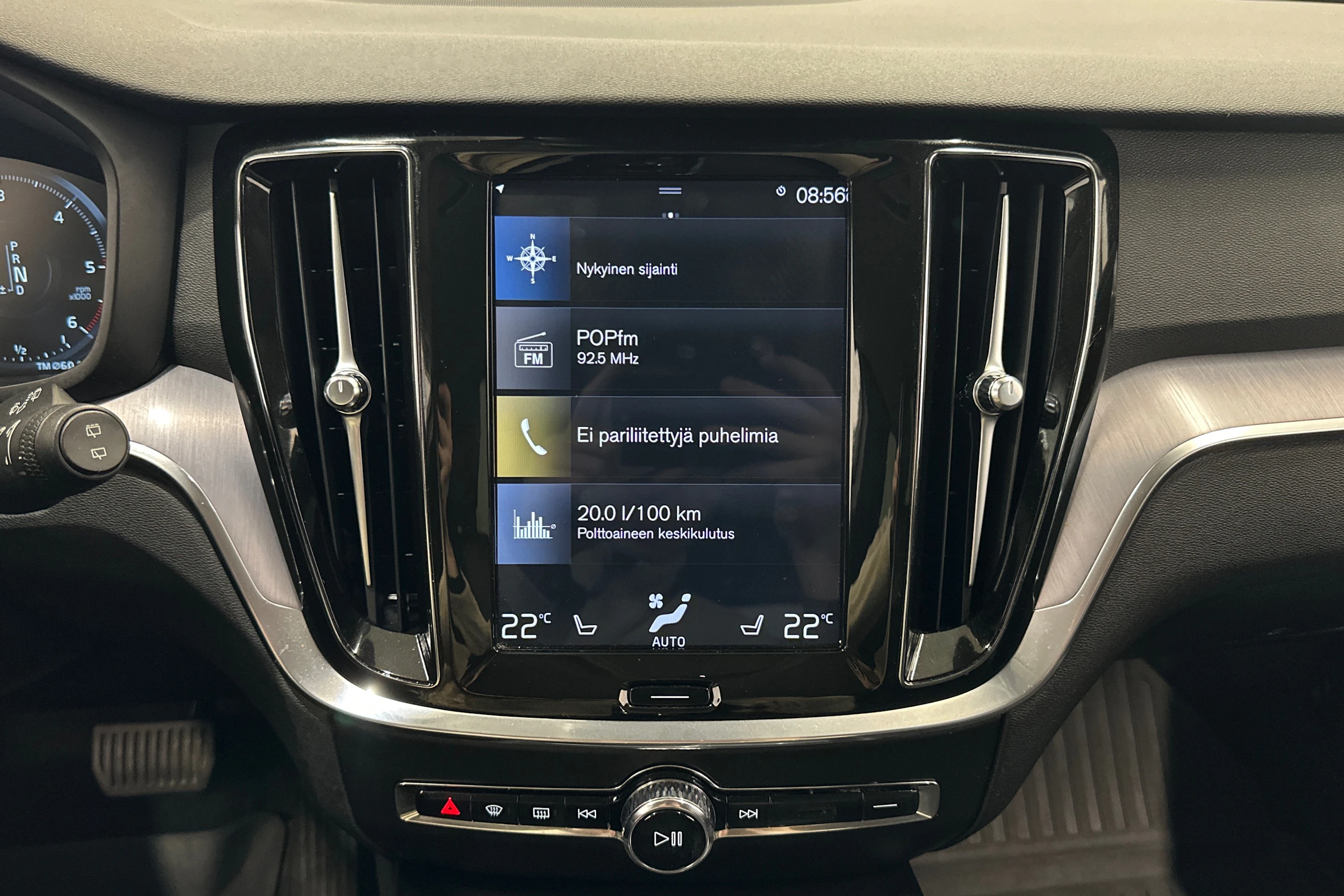 musta Volvo V60 2019 kuva 17.