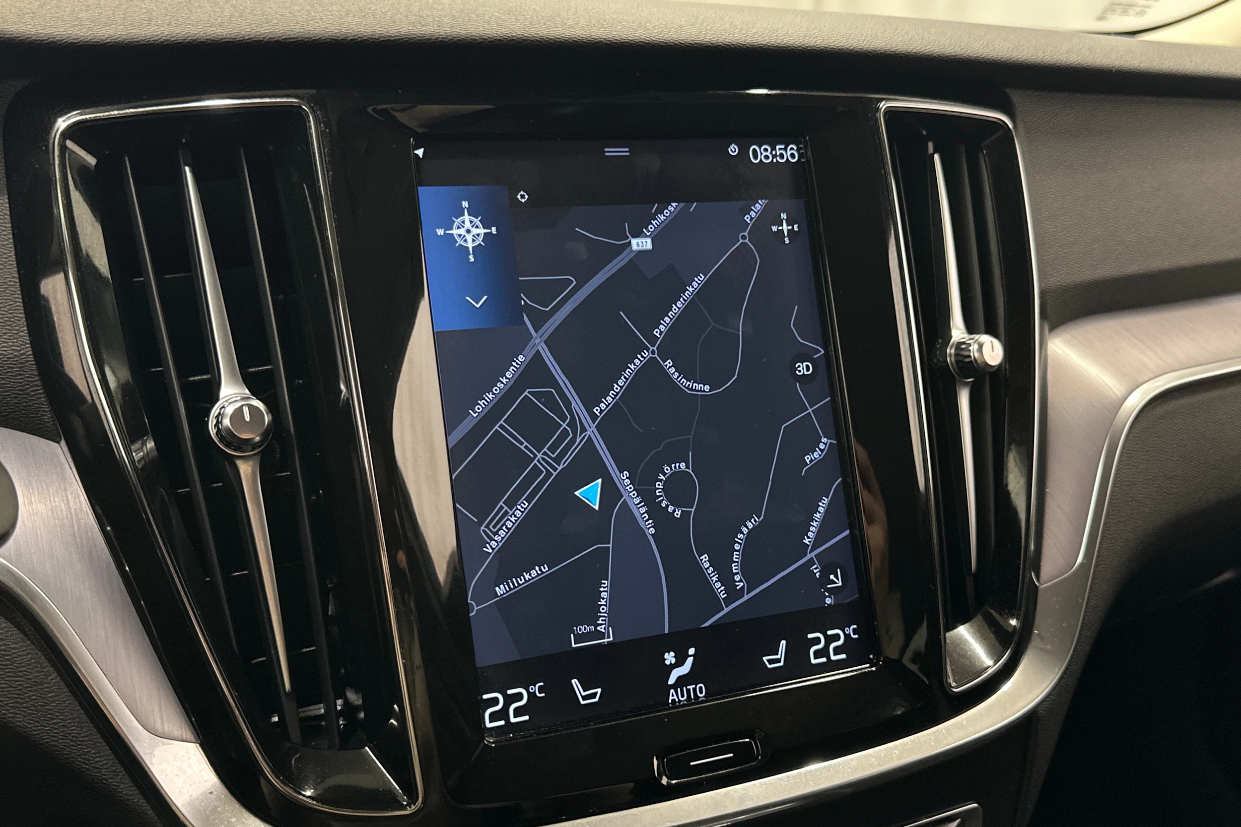 musta Volvo V60 2019 kuva 18.