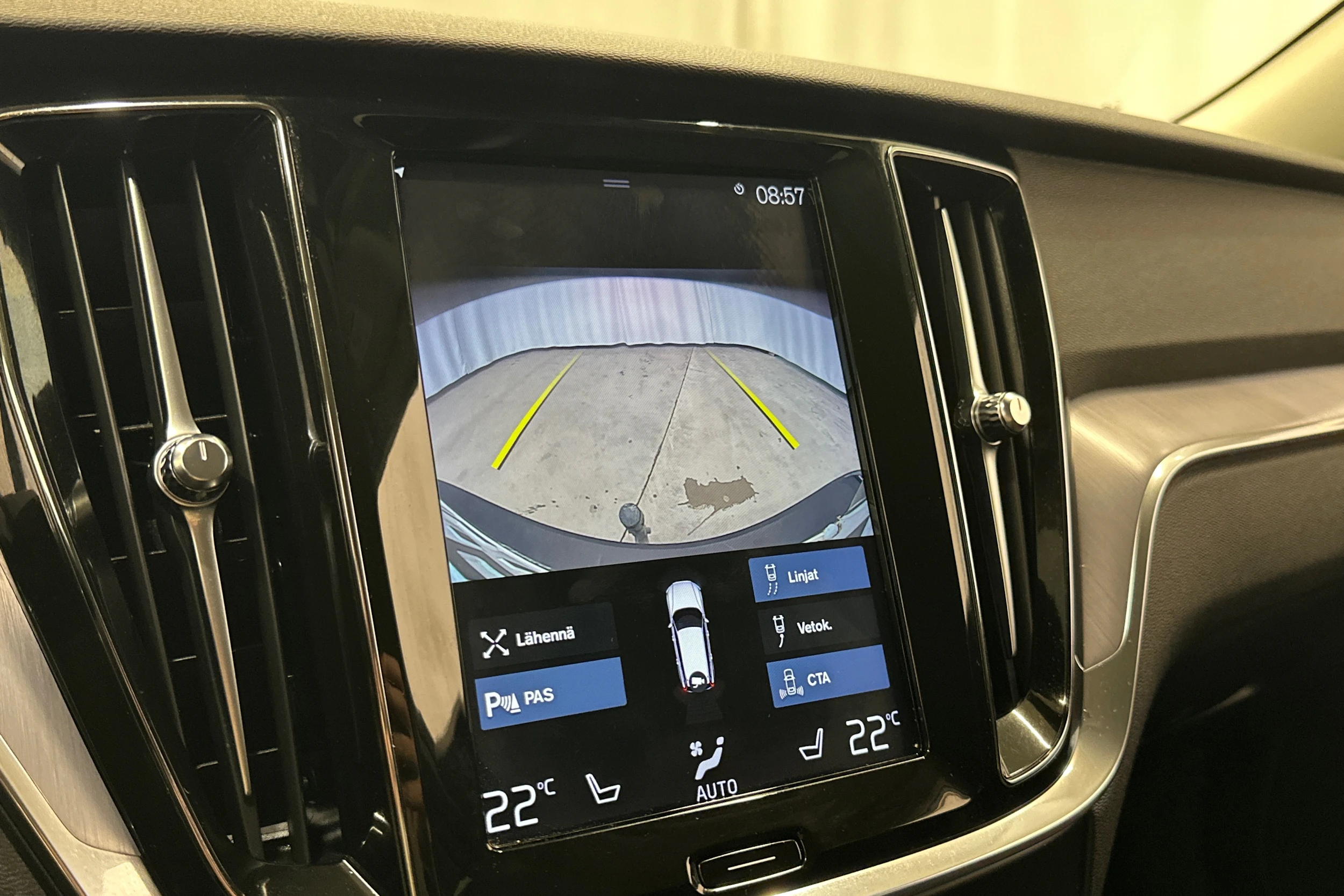 musta Volvo V60 2019 kuva 19.