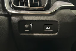 musta Volvo V60 2019 kuva 22.
